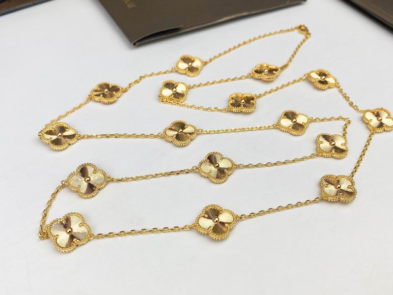 Van Cleef & Arpels necklace 12yxq47